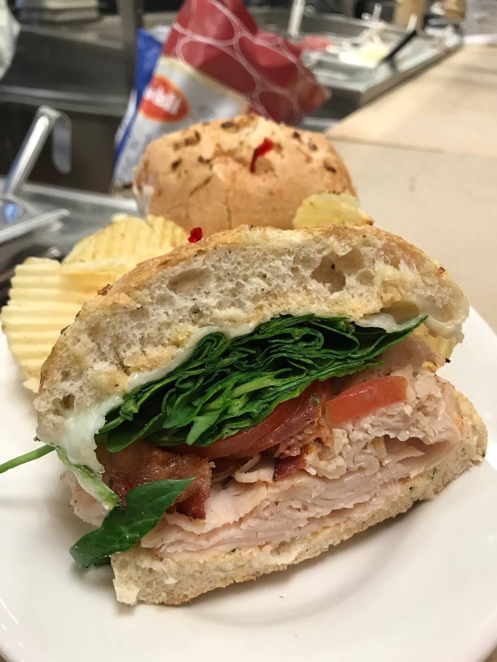 Jasons Deli | restaurant | 1100 Main St, Kansas City, MO 64105, USA | 8168426655 OR +1 816-842-6655