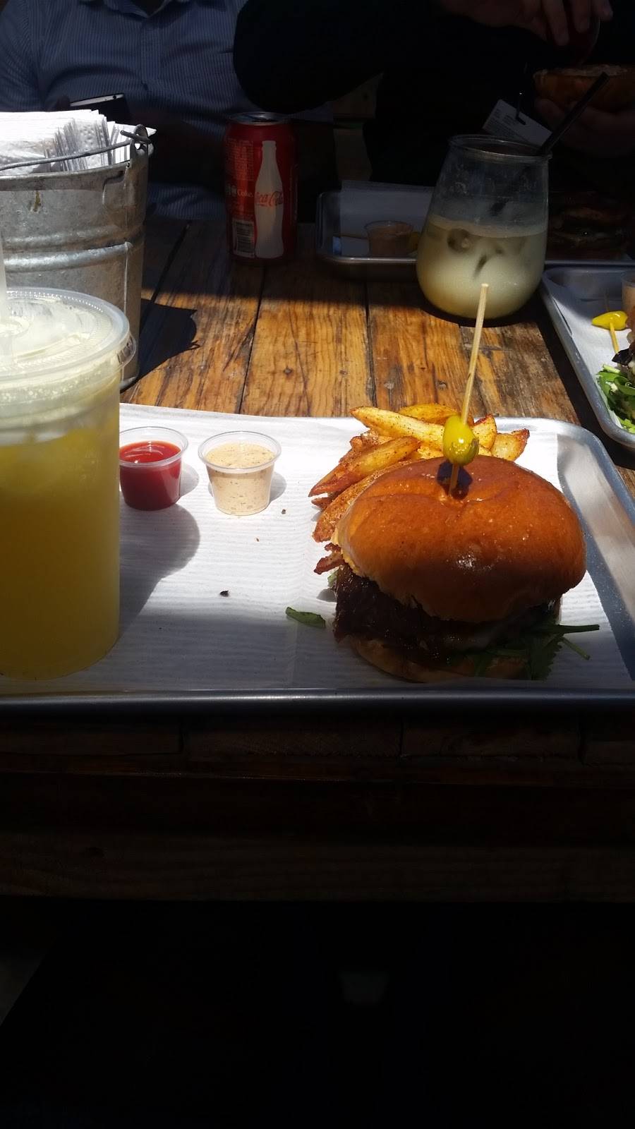 BRGR BOX | restaurant | Paseo del Río, Río Tijuana 3a. Etapa, Rio Tijuana 3ra Etapa, 22226 Tijuana, B.C., Mexico | 016641637361 OR +52 664 163 7361