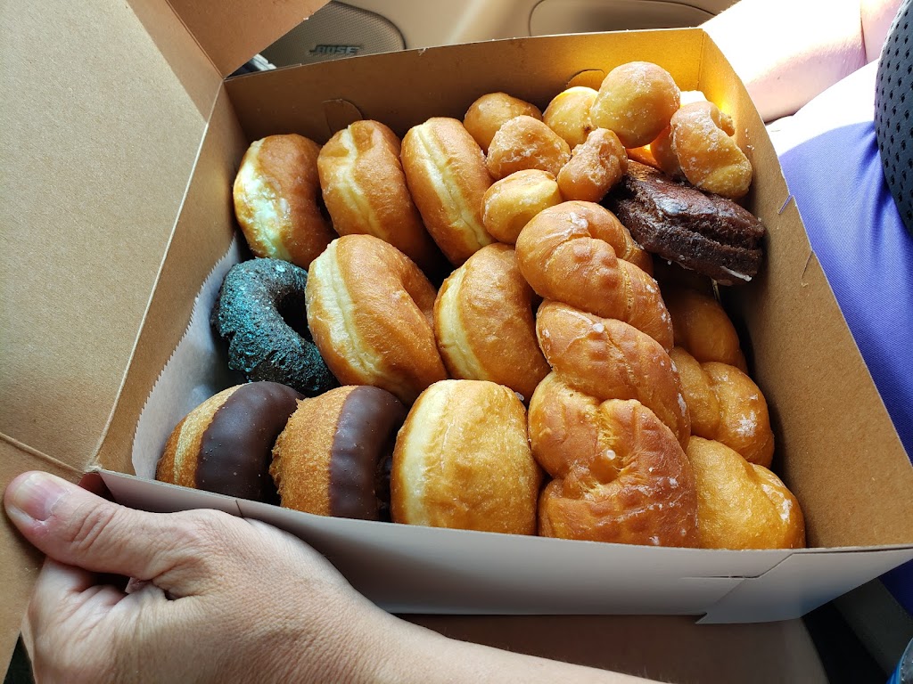 Donut Circus | bakery | 2040 S Federal Hwy, Fort Pierce, FL 34950, USA | 7724618017 OR +1 772-461-8017