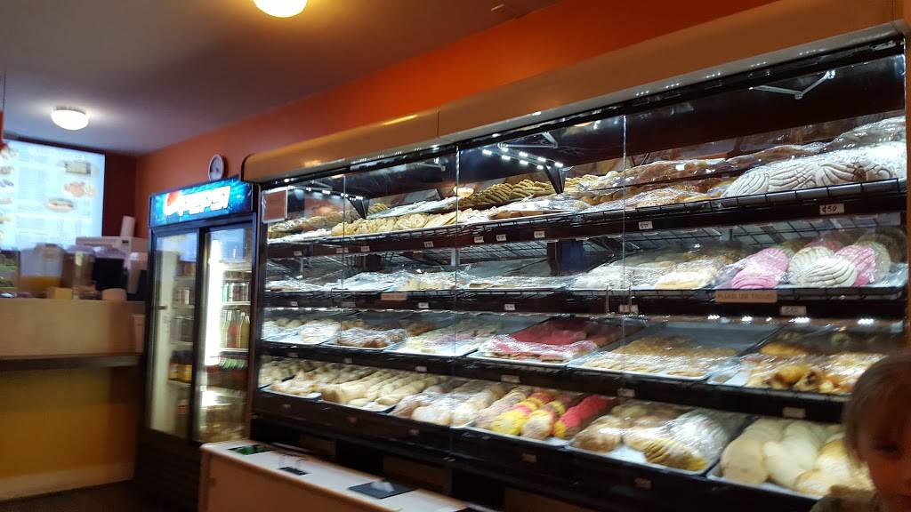 Magili Bakery | restaurant | 3921 S Front St, Brookshire, TX 77423, USA | 2819343636 OR +1 281-934-3636