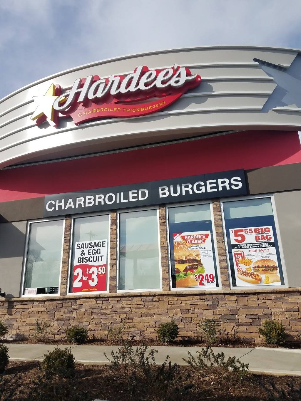 Hardees | restaurant | 407 W Main St, McMinnville, TN 37110, USA | 9314735220 OR +1 931-473-5220
