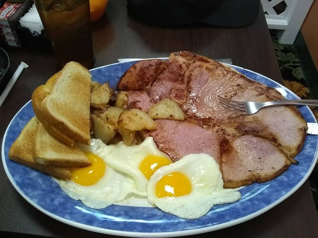 Golden Biscuit Inc | restaurant | 110 Faulkner St, New Smyrna Beach, FL 32168, USA | 3864090880 OR +1 386-409-0880