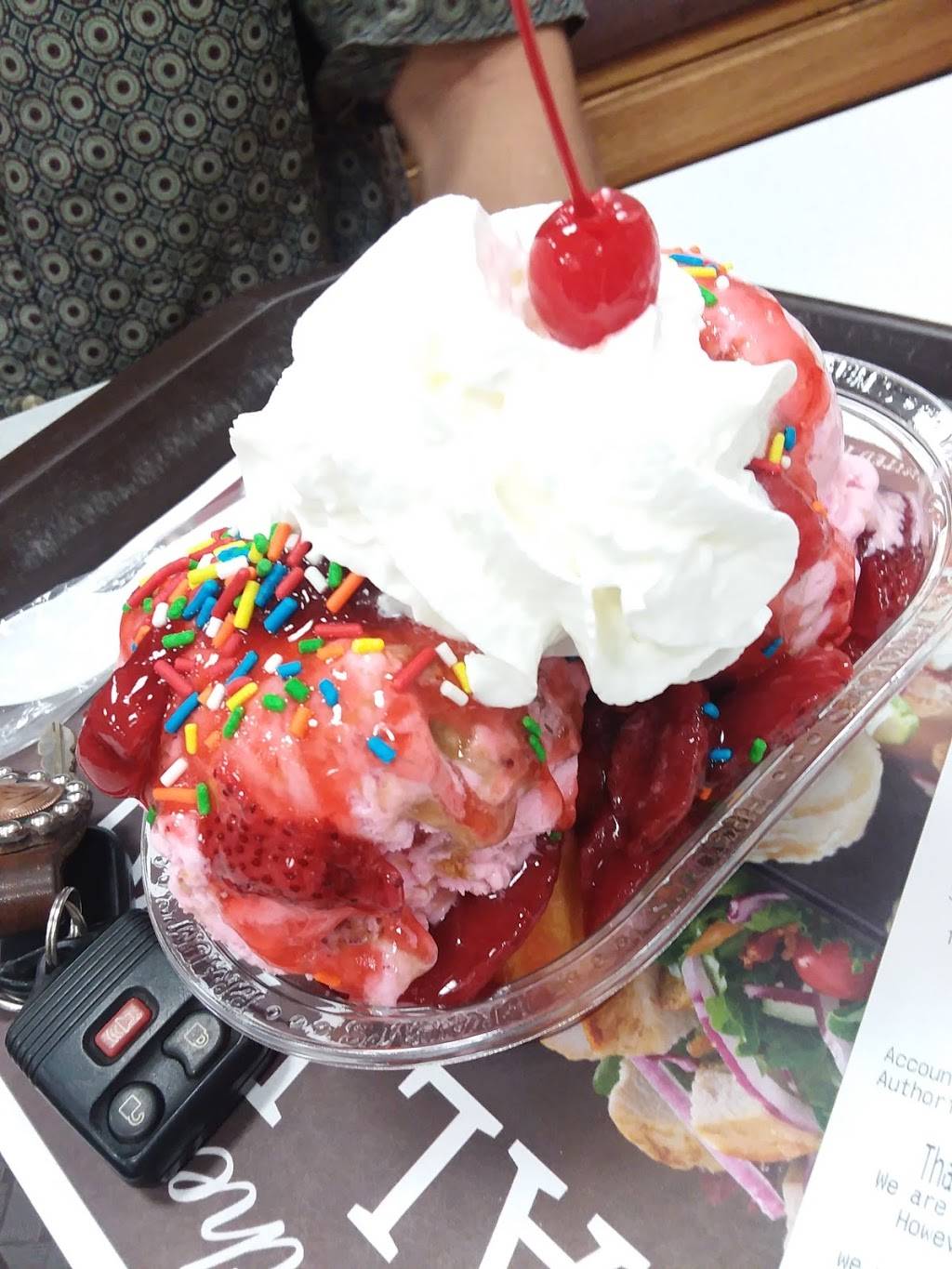 Braums Ice Cream & Burger Restaurant | restaurant | 2205 N Main St, Miami, OK 74354, USA | 9185427744 OR +1 918-542-7744