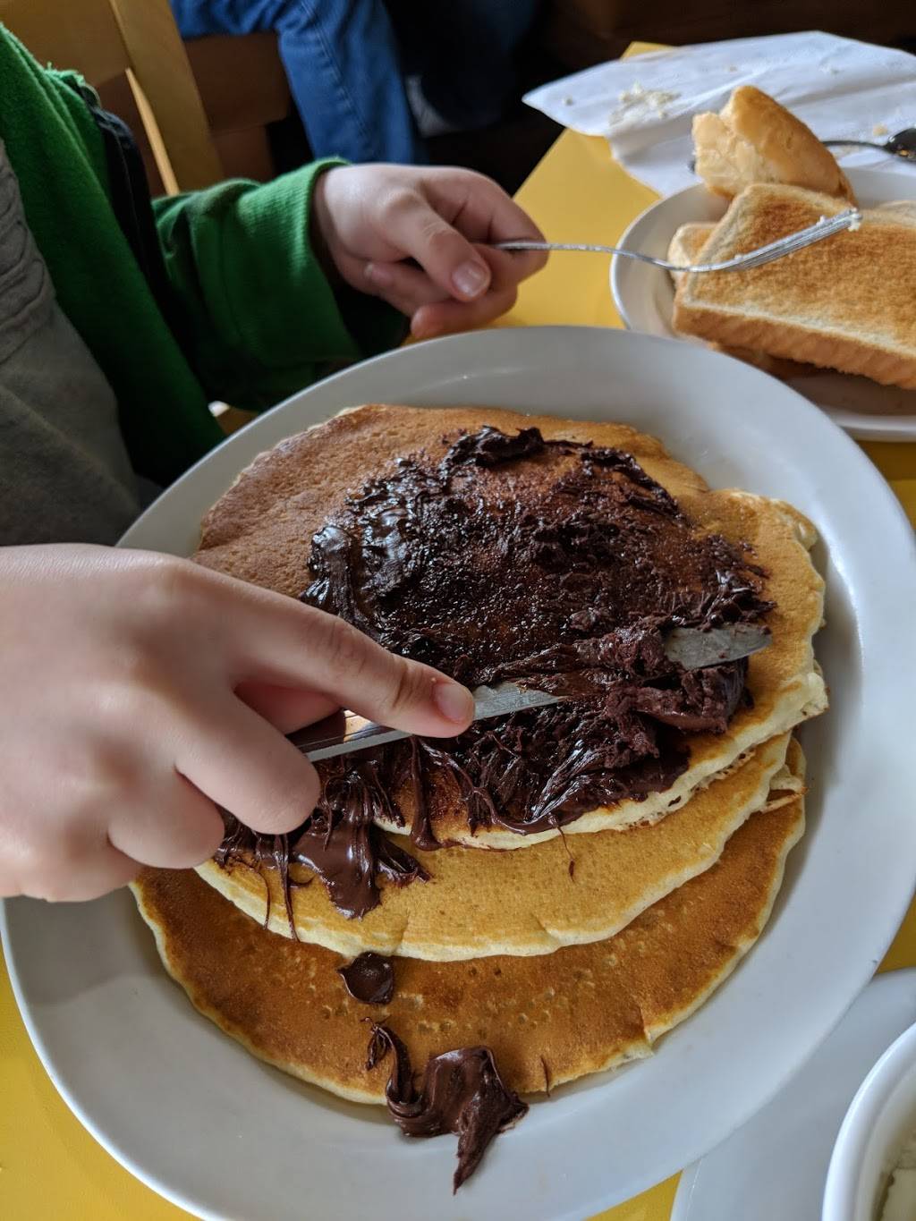 Christophers Restaurant | restaurant | 691 N York St, Elmhurst, IL 60126, USA | 6305301890 OR +1 630-530-1890