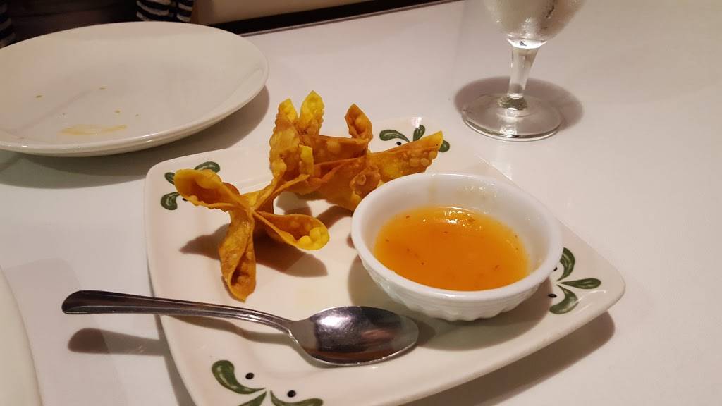 Giant of Siam | restaurant | 90 Main St, Nashua, NH 03060, USA | 6035952222 OR +1 603-595-2222