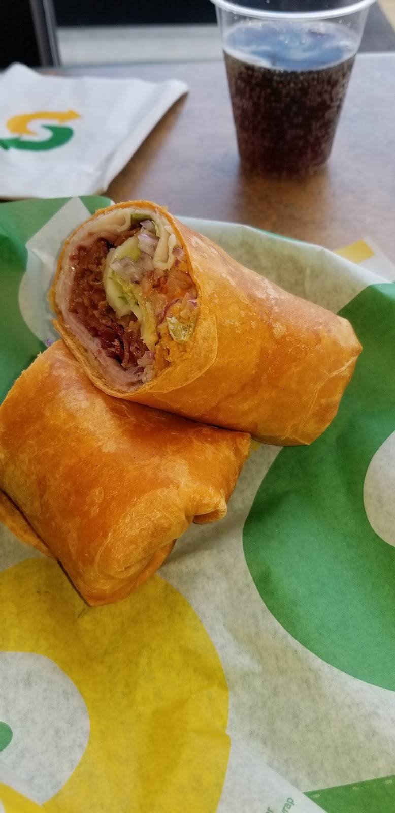 Subway Restaurants | restaurant | 1762 N Clybourn Ave, Chicago, IL 60614, USA | 3123350393 OR +1 312-335-0393