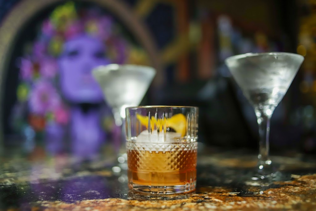 The Living Room Lounge | meal takeaway | 2310 N Piedras St Suite A, El Paso, TX 79930, USA | 9152719061 OR +1 915-271-9061