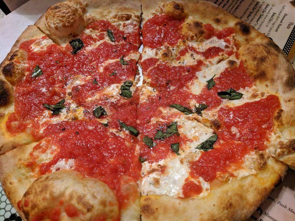 Salvatores Coal Oven Pizzeria | restaurant | 124 Shore Rd, Port Washington, NY 11050, USA | 5168838457 OR +1 516-883-8457