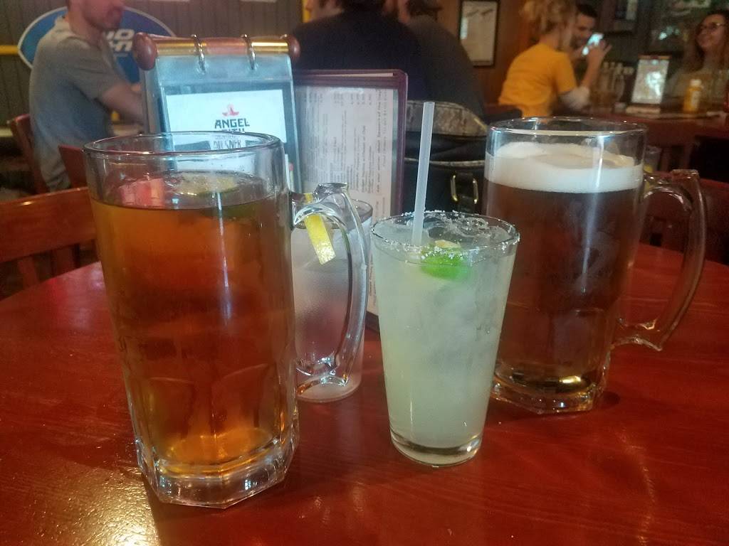 Champs Sports Pub | restaurant | 4103 W Burbank Blvd, Burbank, CA 91505, USA | 8188409493 OR +1 818-840-9493