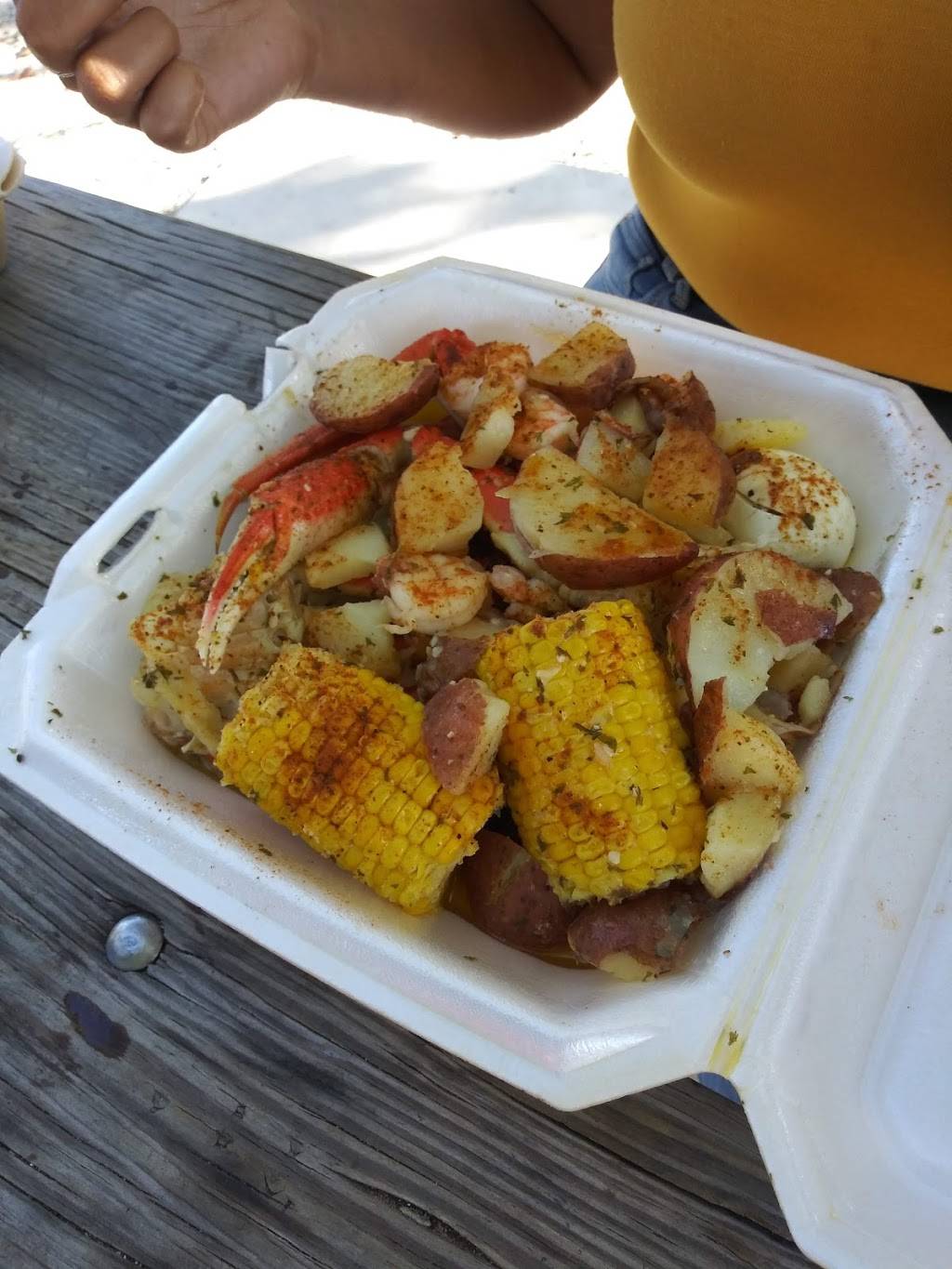 Rodneys Crabs & More | restaurant | 2755 President Barack Obama Hwy, Riviera Beach, FL 33404, USA | 5618893697 OR +1 561-889-3697