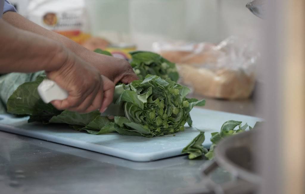 Lovetts Soul Food | restaurant | 2512 College Ave, Alton, IL 62002, USA | 6184338833 OR +1 618-433-8833