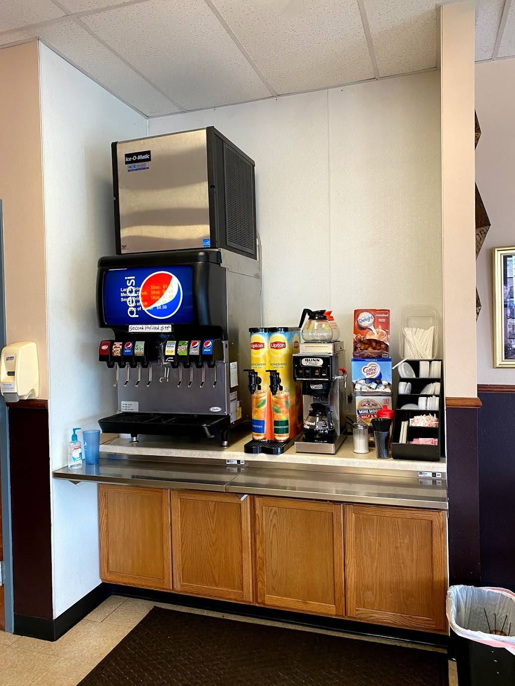 Famous Georges Cafe | restaurant | 3789 N Beach St Suite 201, Fort Worth, TX 76137, USA | 6826471586 OR +1 682-647-1586