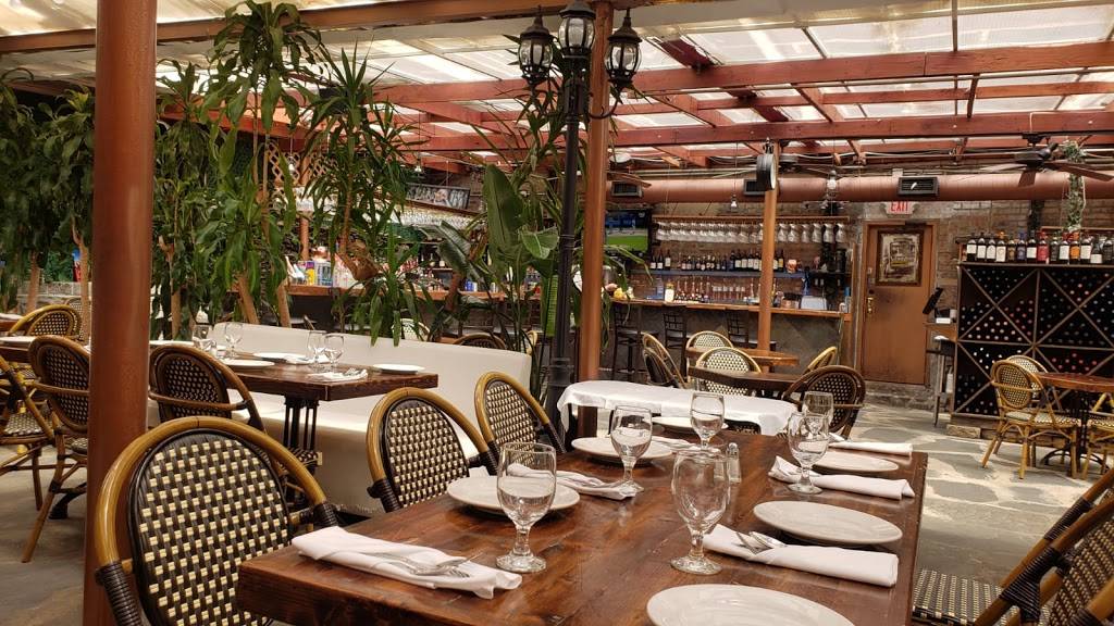 Michelangelos Restaurant | restaurant | 2477 Arthur Ave, The Bronx, NY 10458, USA | 7182208355 OR +1 718-220-8355