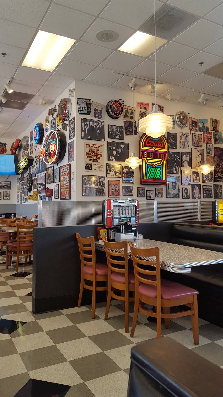 The Original Mels Diner | restaurant | 2523 Sand Creek Rd, Brentwood, CA 94513, USA | 9252406357 OR +1 925-240-6357