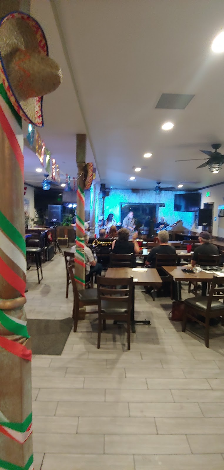 Dorrys Bar & Grill at Tom’s Farms | restaurant | 23800 Temescal Canyon Rd, Temescal Valley, CA 92883, USA | 9516385297 OR +1 951-638-5297