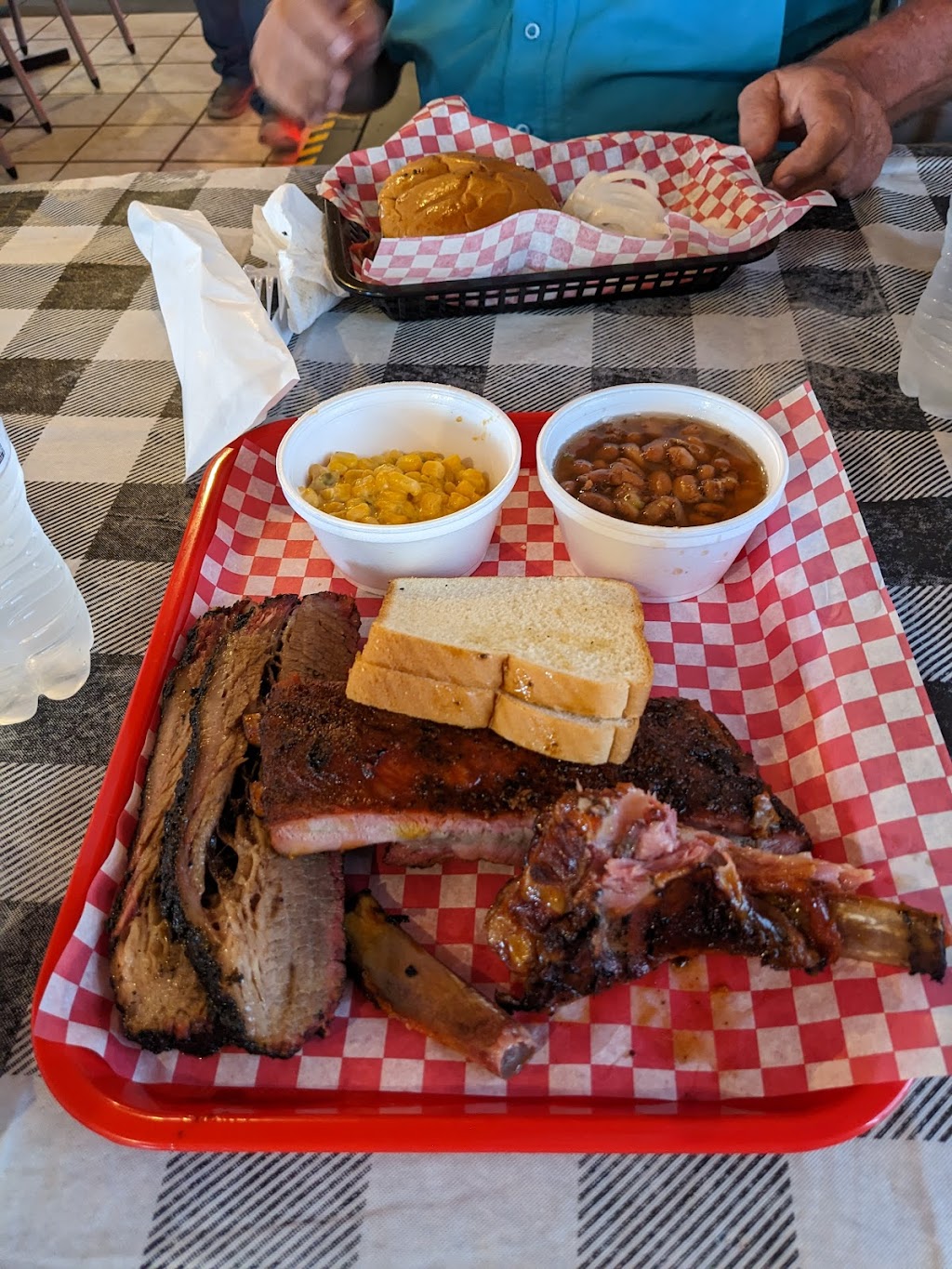 AAA BBQ | restaurant | 104 E Main St, Bishop, TX 78343, USA | 3612904600 OR +1 361-290-4600