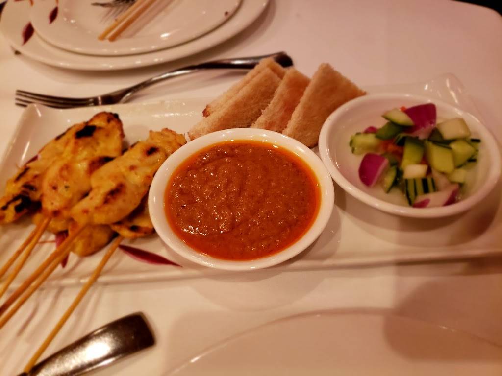 Duangrats Thai Restaurant | restaurant | 5878 Leesburg Pike, Falls Church, VA 22041, USA | 7038205775 OR +1 703-820-5775