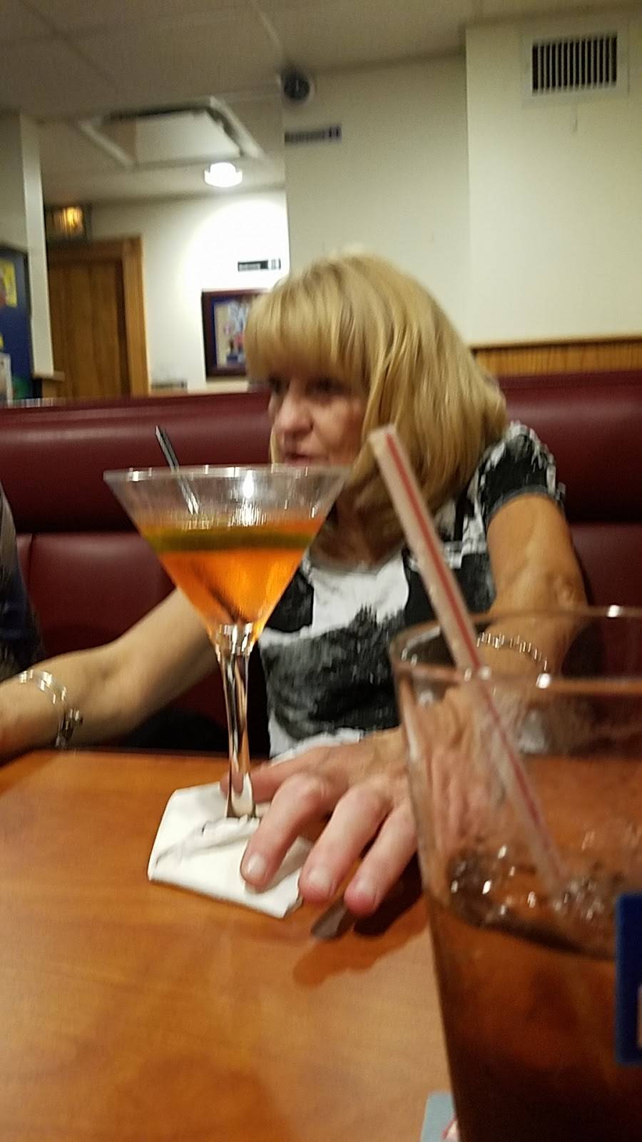 Warrens Place | restaurant | 27 Pleasant St, South Weymouth, MA 02190, USA | 7813317575 OR +1 781-331-7575