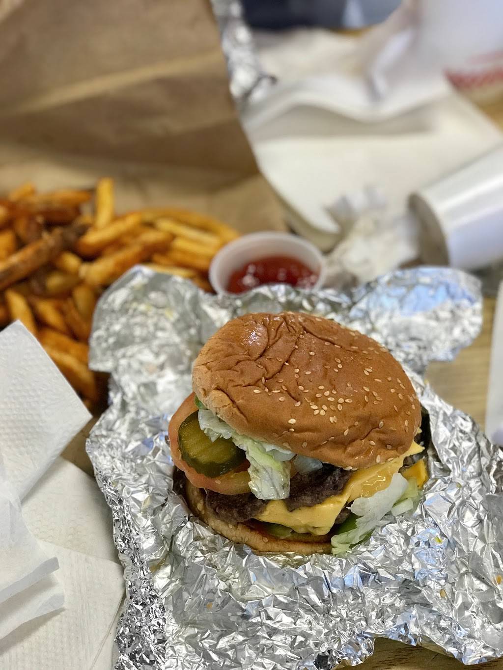 Five Guys | meal takeaway | 487 N Moorpark Rd, Thousand Oaks, CA 91360, USA | 8054960173 OR +1 805-496-0173