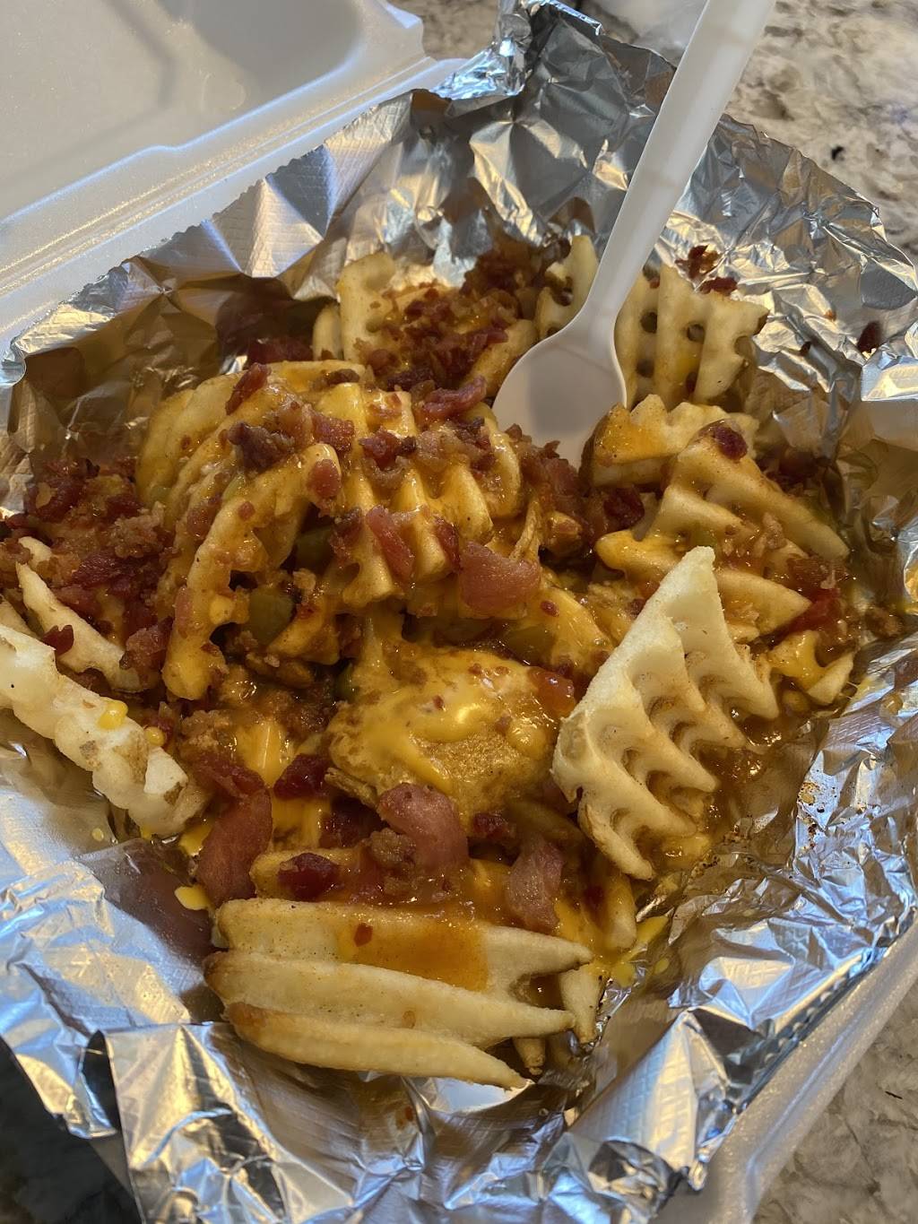 Mickeys Express | restaurant | 7770 CO-2, Commerce City, CO 80022, USA | 3032897100 OR +1 303-289-7100