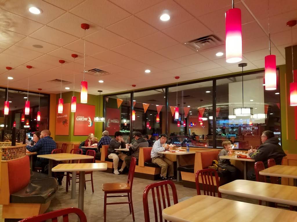 Popeyes Louisiana Kitchen | restaurant | 74 Newton Rd, Danbury, CT 06810, USA | 2036287559 OR +1 203-628-7559