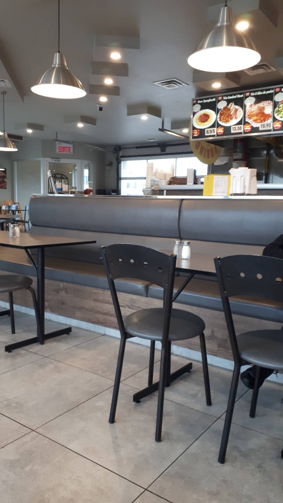 Restaurant La Belle Province Express | restaurant | 760 Rue Notre-Dame, Repentigny, QC J5Y 1B6, Canada | 4506546965 OR +1 450-654-6965