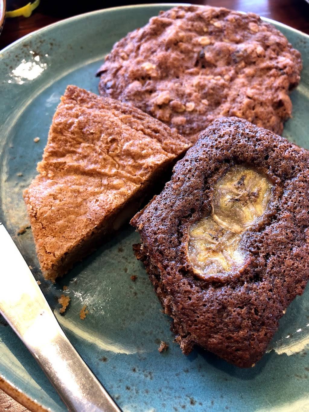 Friends & Family | restaurant | 5150 Hollywood Blvd, Los Angeles, CA 90027, USA | 3236682000 OR +1 323-668-2000