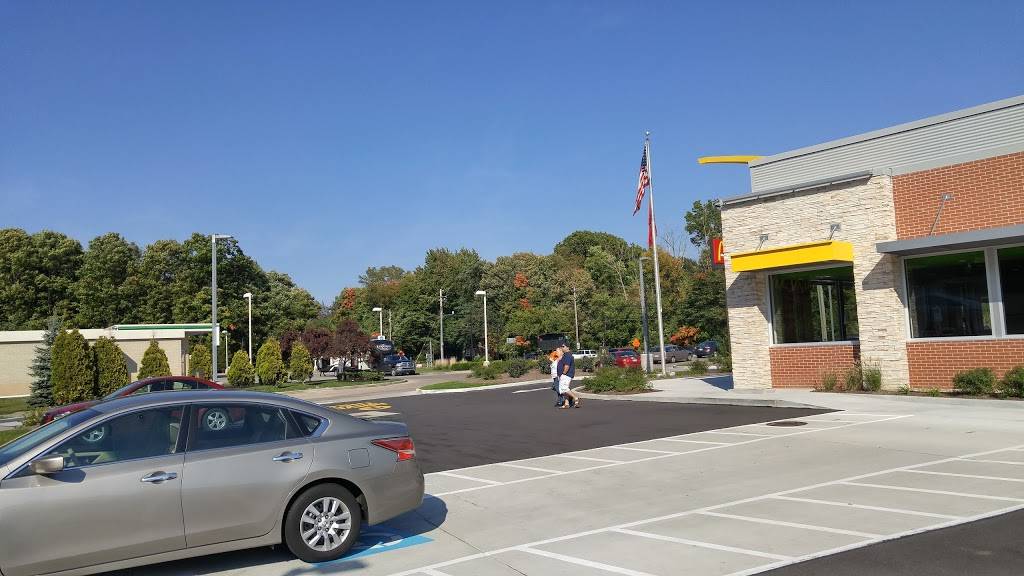 McDonalds | cafe | 8380 Broadmoor Rd, Mentor, OH 44060, USA | 4409425522 OR +1 440-942-5522