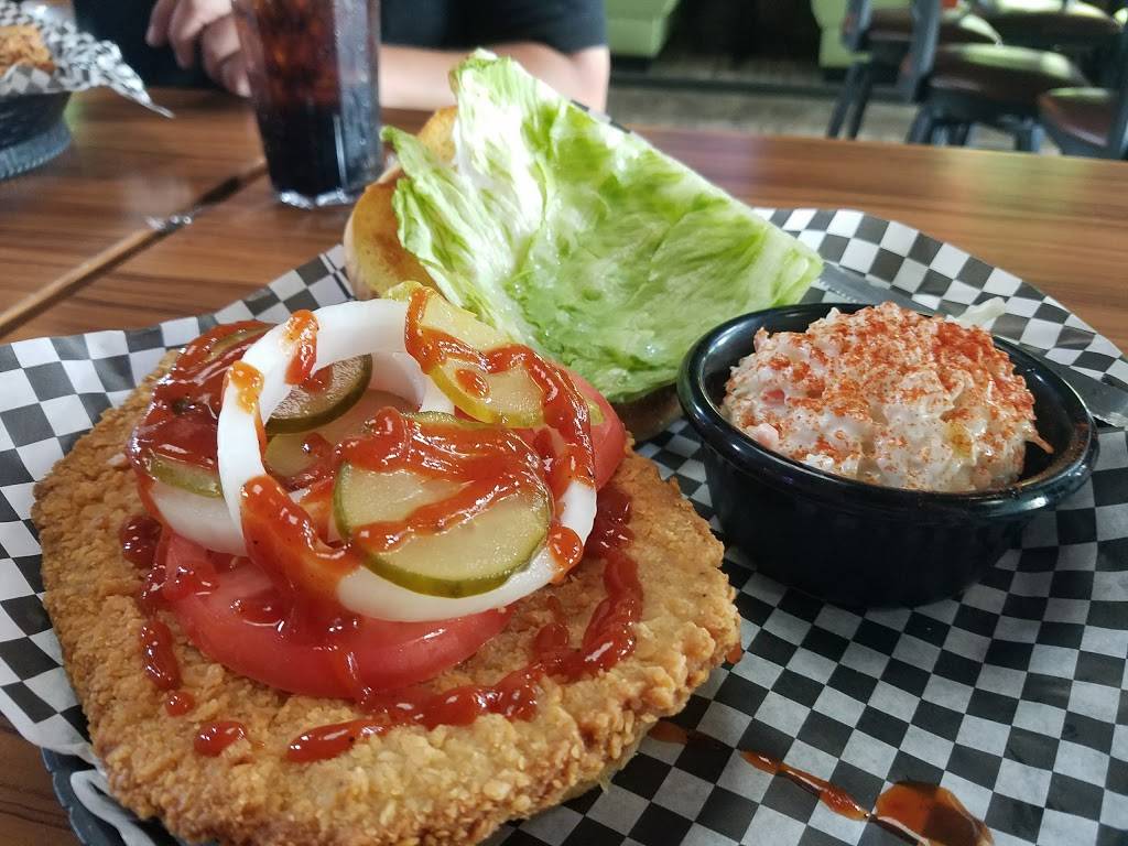 Lynns BBQ | restaurant | 1151 E Iowa St, Eldridge, IA 52748, USA | 5632859118 OR +1 563-285-9118