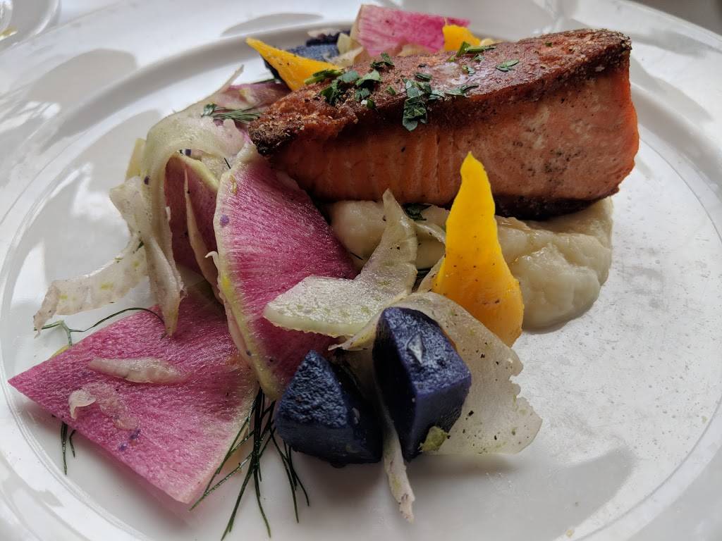 Freds Chicago | restaurant | 15 East W Oak St, Chicago, IL 60611, USA | 3125961111 OR +1 312-596-1111