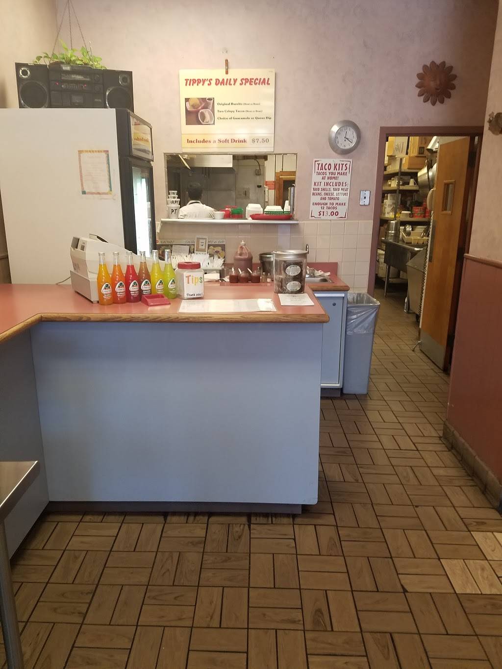 Tippys Taco House | restaurant | 5912 N Kings Hwy, Alexandria, VA 22303, USA | 7039601431 OR +1 703-960-1431