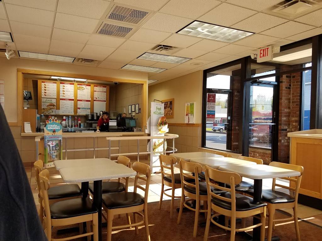 Wendys | restaurant | 131 Genesee St, Oneida, NY 13421, USA | 3153632212 OR +1 315-363-2212