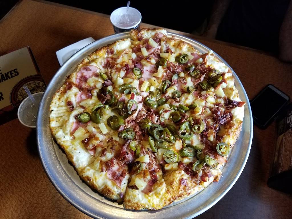 Me-n-Eds Pizzeria | restaurant | 1085 Manning Ave, Reedley, CA 93654, USA | 5596388113 OR +1 559-638-8113