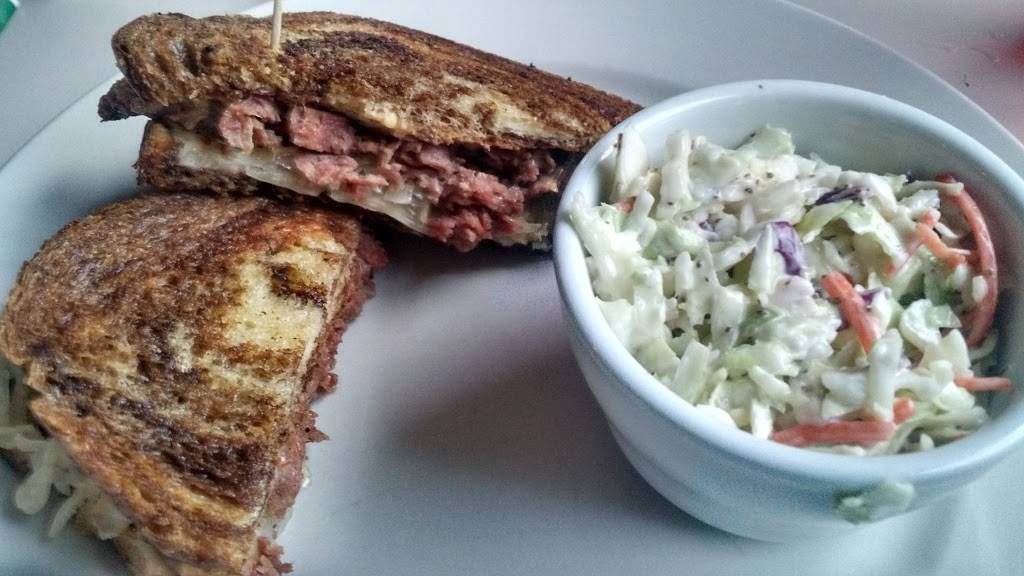 Shueys Restaurant & Lounge | restaurant | 1158 Club Rd NE, Cedar Rapids, IA 52404, USA | 3198482220 OR +1 319-848-2220