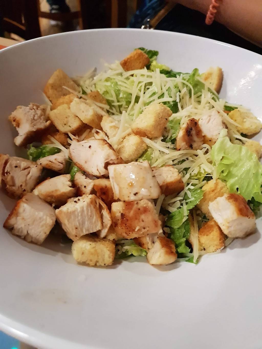 Hooters | meal takeaway | 3625 Gateway Ln, Naples, FL 34109, USA | 2395139964 OR +1 239-513-9964