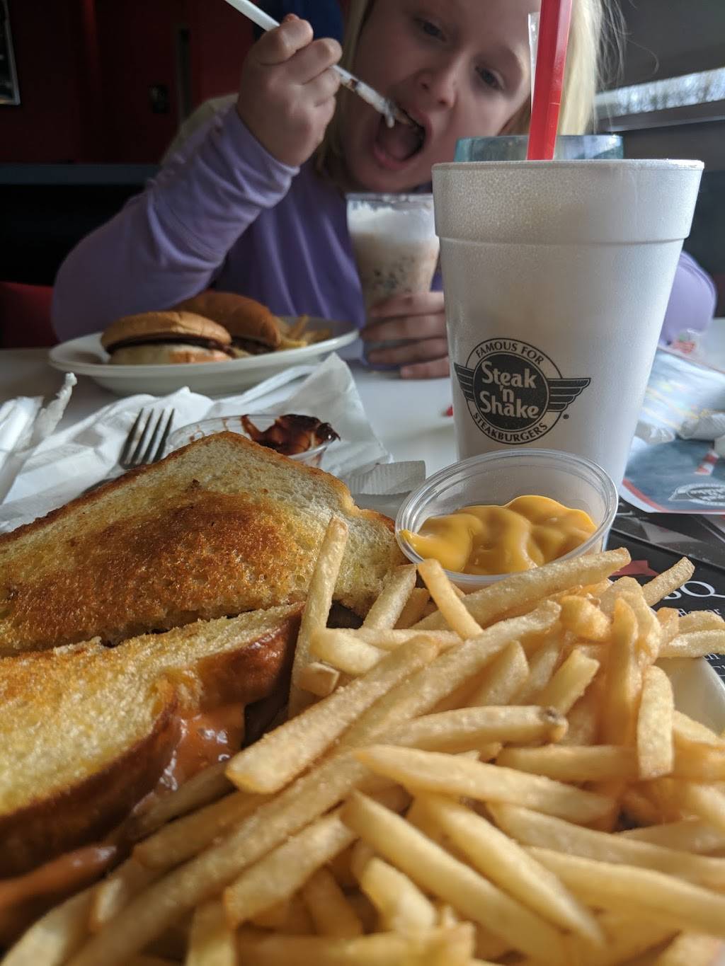 Steak n Shake | restaurant | 5371 W Main St, Kalamazoo, MI 49009, USA | 2693494631 OR +1 269-349-4631