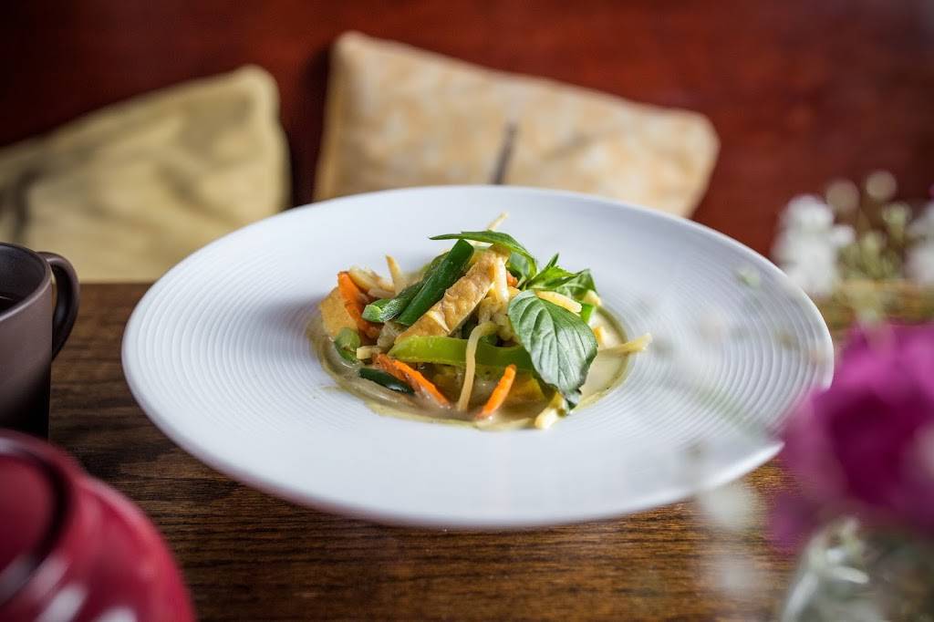 Cest Bien Thai | restaurant | 2418, 3900 N Lincoln Ave, Chicago, IL 60613, USA | 7733278818 OR +1 773-327-8818