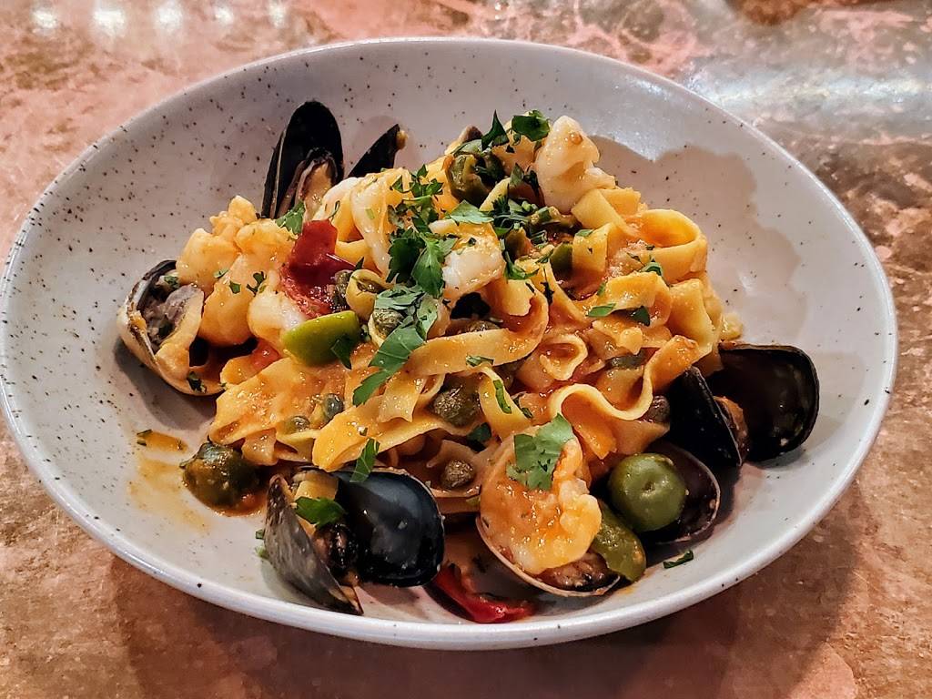 The Pier House | restaurant | 7 W Washington Blvd, Venice, CA 90291, USA | 3104391770 OR +1 310-439-1770