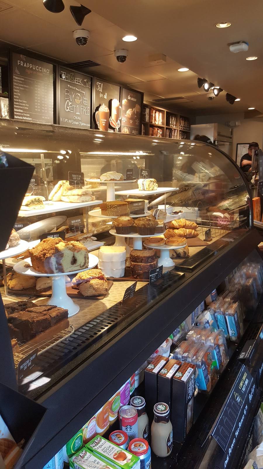 Starbucks | cafe | 41 E Main St, Moorestown, NJ 08057, USA | 8567228175 OR +1 856-722-8175