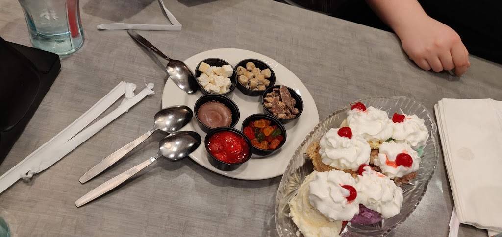 Friendlys | restaurant | 170 Clinton Ave, Cortland, NY 13045, USA | 6077569805 OR +1 607-756-9805