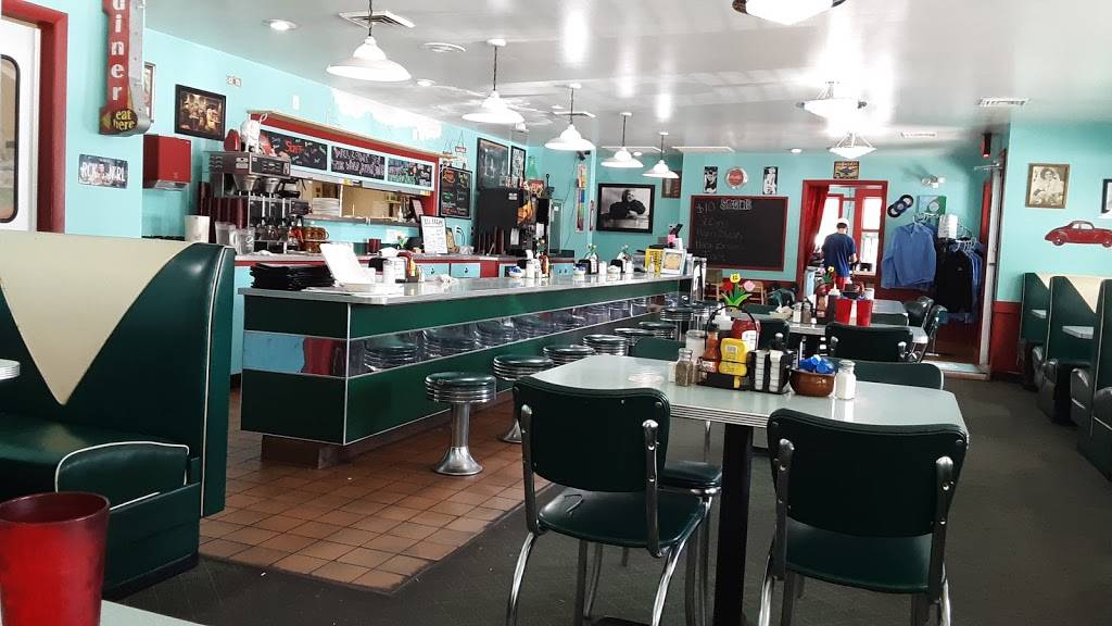 Wolf River Diner | restaurant | 306 W Main St, Fremont, WI 54940, USA | 9204462233 OR +1 920-446-2233