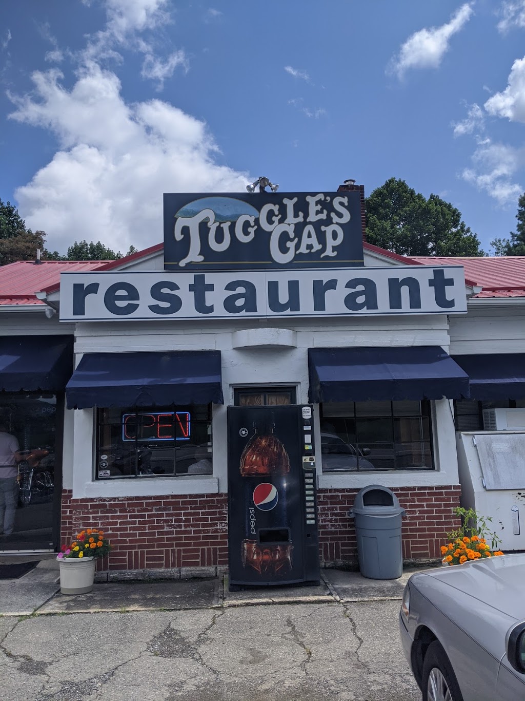 Tuggles Gap Restaurant & Motel | restaurant | 3351 Parkway Ln S, Floyd, VA 24091, USA | 5407453402 OR +1 540-745-3402