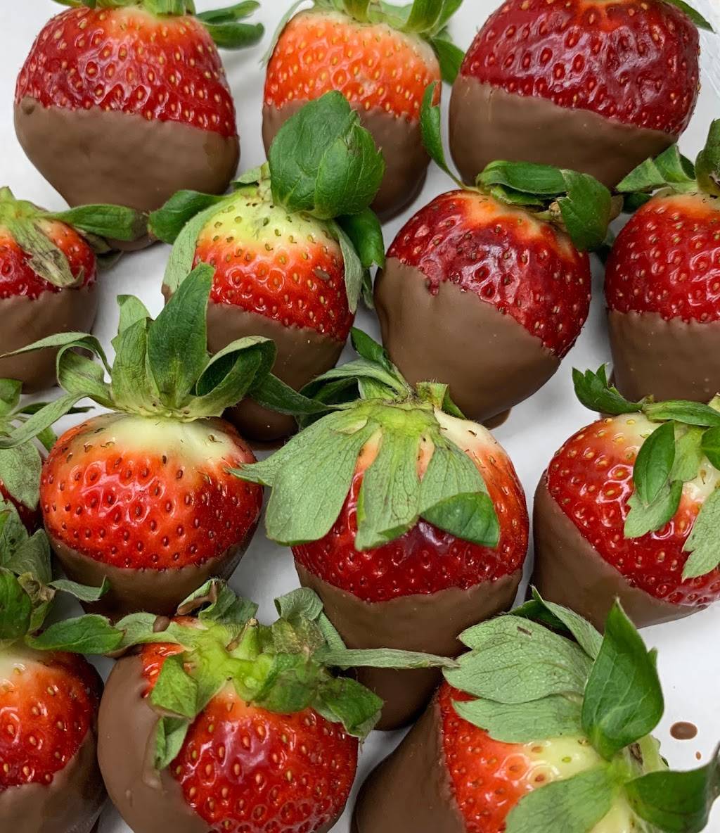 Fratelli’s Pork Store & Fine Foods | restaurant | 2388 Middle Country Rd, Centereach, NY 11720, USA | 6315857717 OR +1 631-585-7717