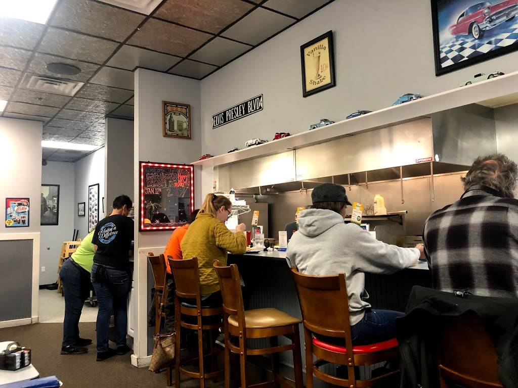 Carolinas Diner | restaurant | 5605 W Friendly Ave Ste E, Greensboro, NC 27410, USA | 3362979363 OR +1 336-297-9363