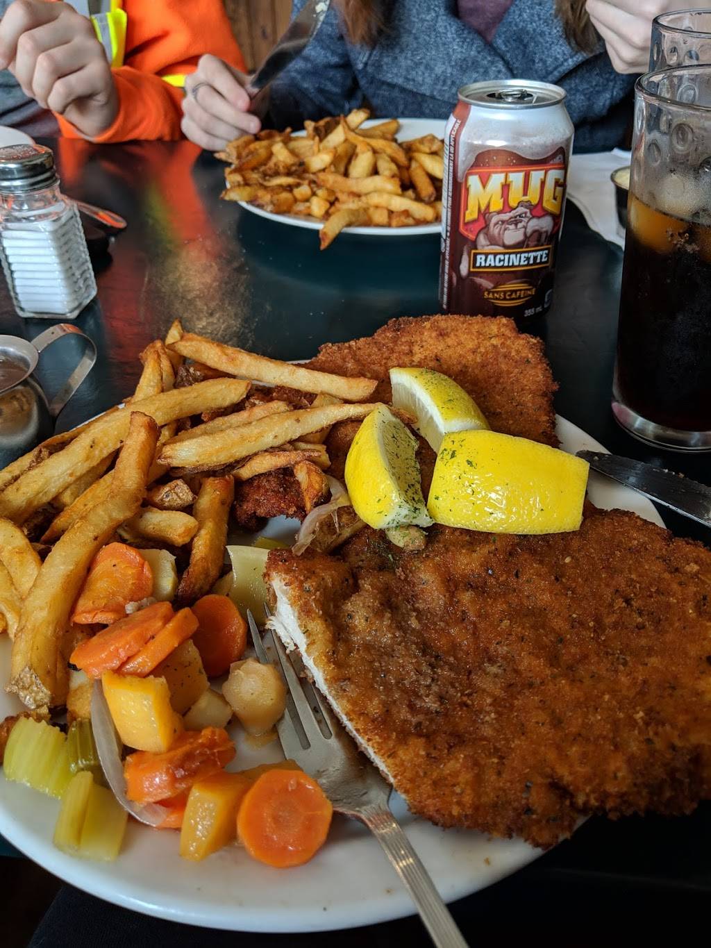 Rockford Restaurant | restaurant | 317757 Hwy 6&10, Owen Sound, ON N4K 5N6, Canada | 5193716588 OR +1 519-371-6588