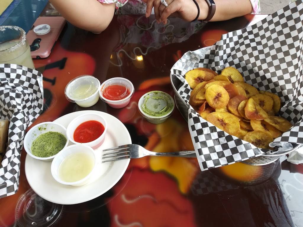 Las Palmas Restaurant | restaurant | 351 N Donnelly St, Mt Dora, FL 32757, USA | 3527203336 OR +1 352-720-3336