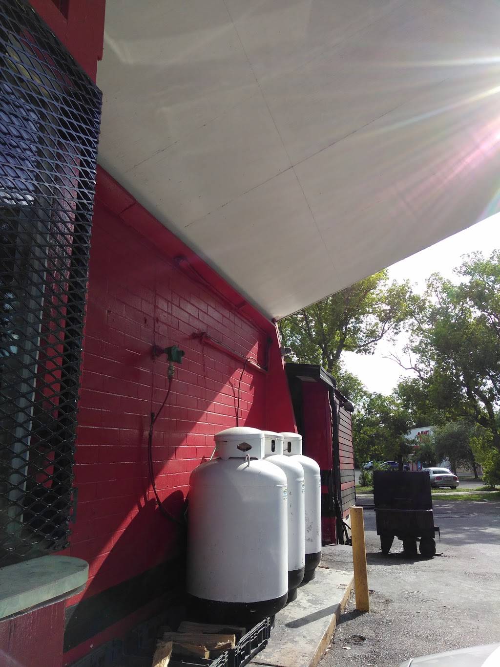 Jerome Barbeque & Wings | restaurant | 1551 Edgewood Ave W, Jacksonville, FL 32208, USA | 9047668111 OR +1 904-766-8111