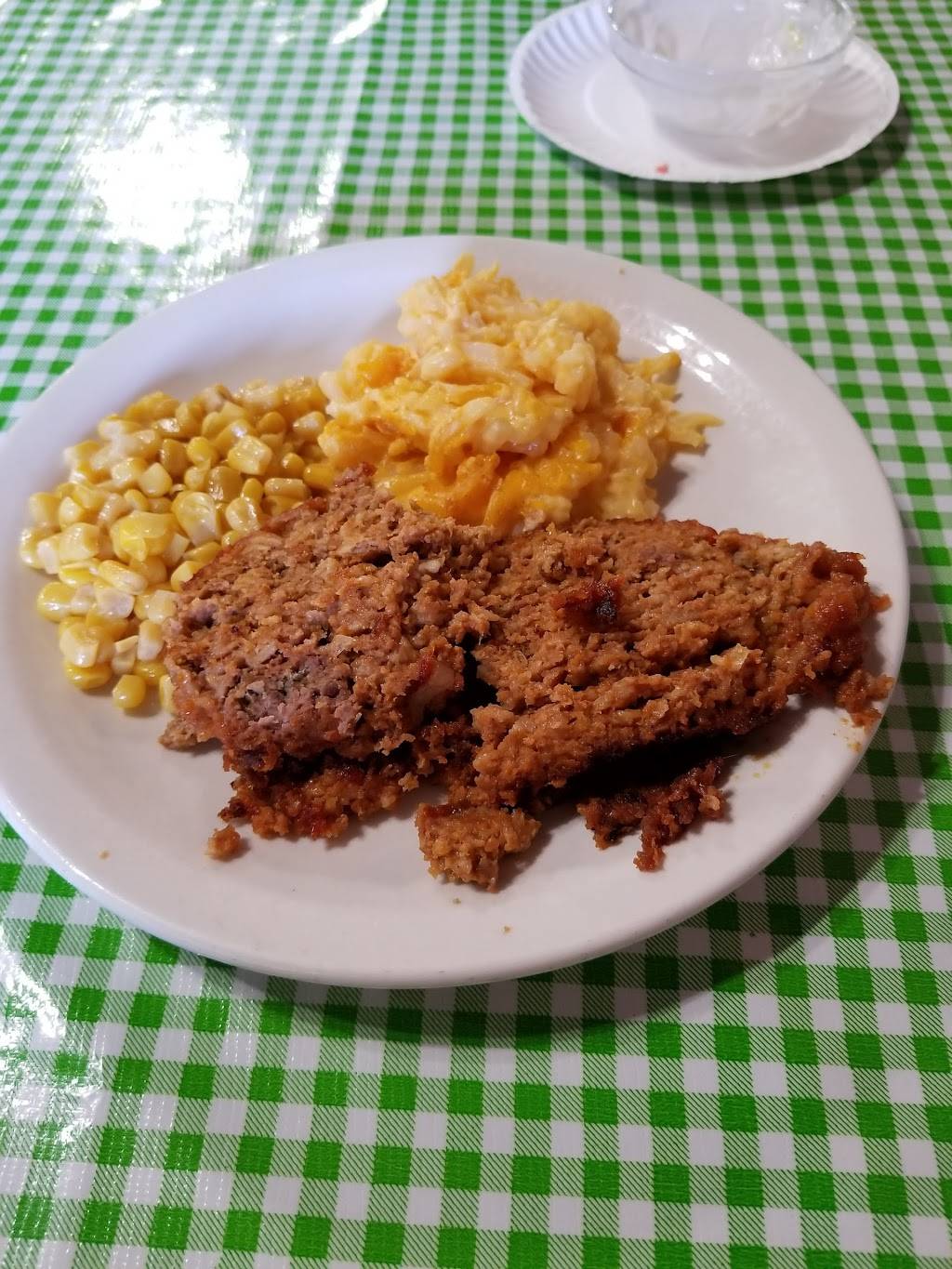 Feed Store Cafe & Catering | restaurant | 316 Main St, Maquon, IL 61458, USA | 3098753010 OR +1 309-875-3010