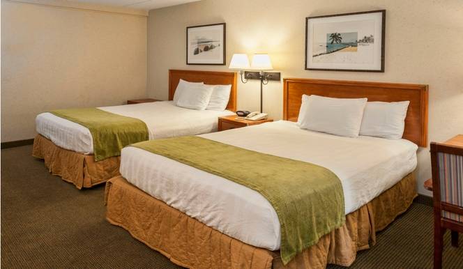 Edgewater Hotel and Waterpark | restaurant | 2400 London Rd, Duluth, MN 55812, USA | 2187283601 OR +1 218-728-3601