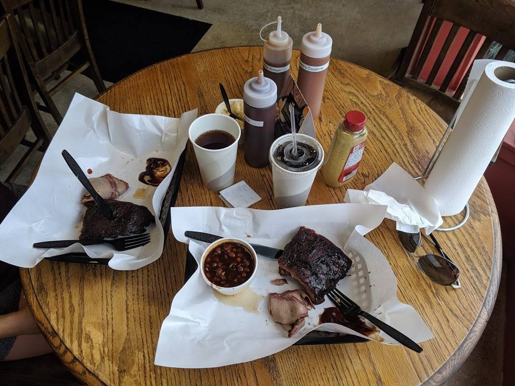 Adams Smokehouse | restaurant | 2819 Watson Rd, St. Louis, MO 63139, USA | 3148759890 OR +1 314-875-9890